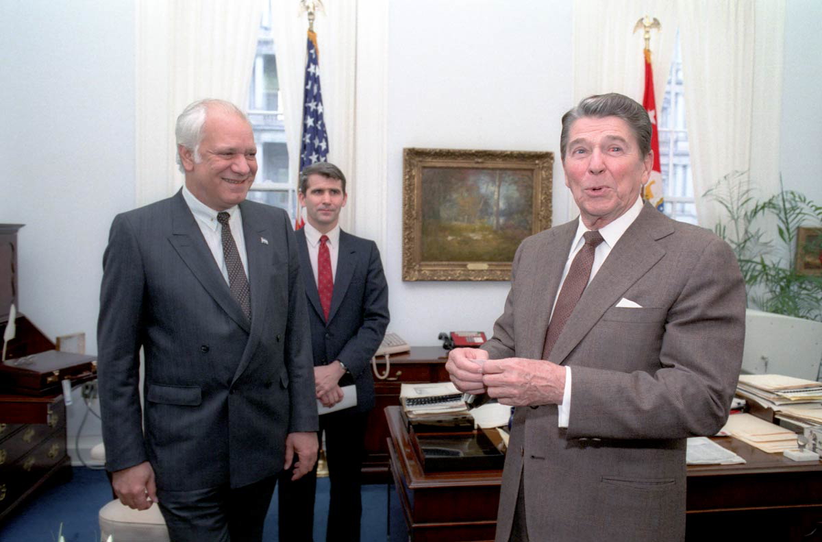 ronald reagan oliver north contras