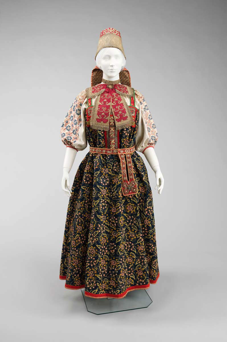 russian traditional clothes