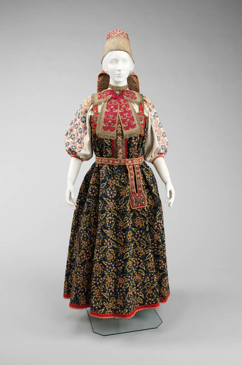 russian traditional clothes