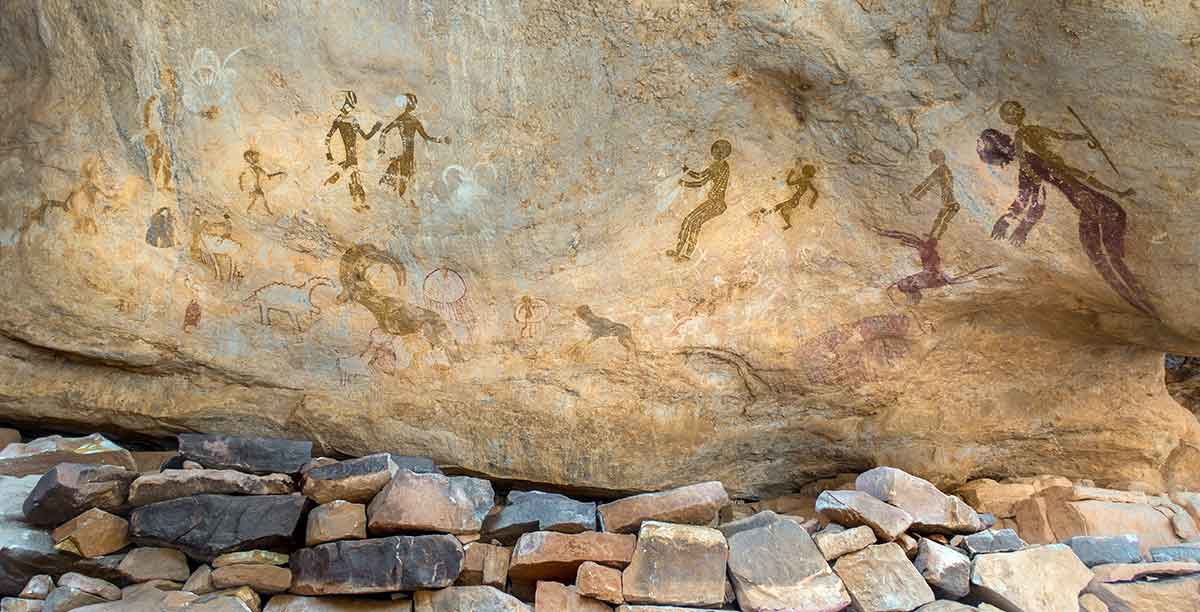 tanzoumaitak cave painting in tassili n_ajjer