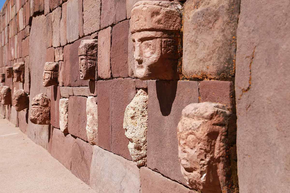 tiwanaku stone heads carvings