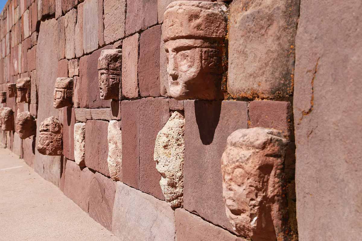 tiwanaku stone heads carvings