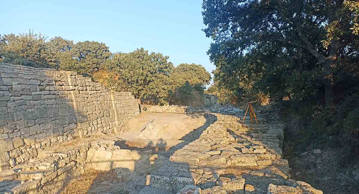 troy palace walls
