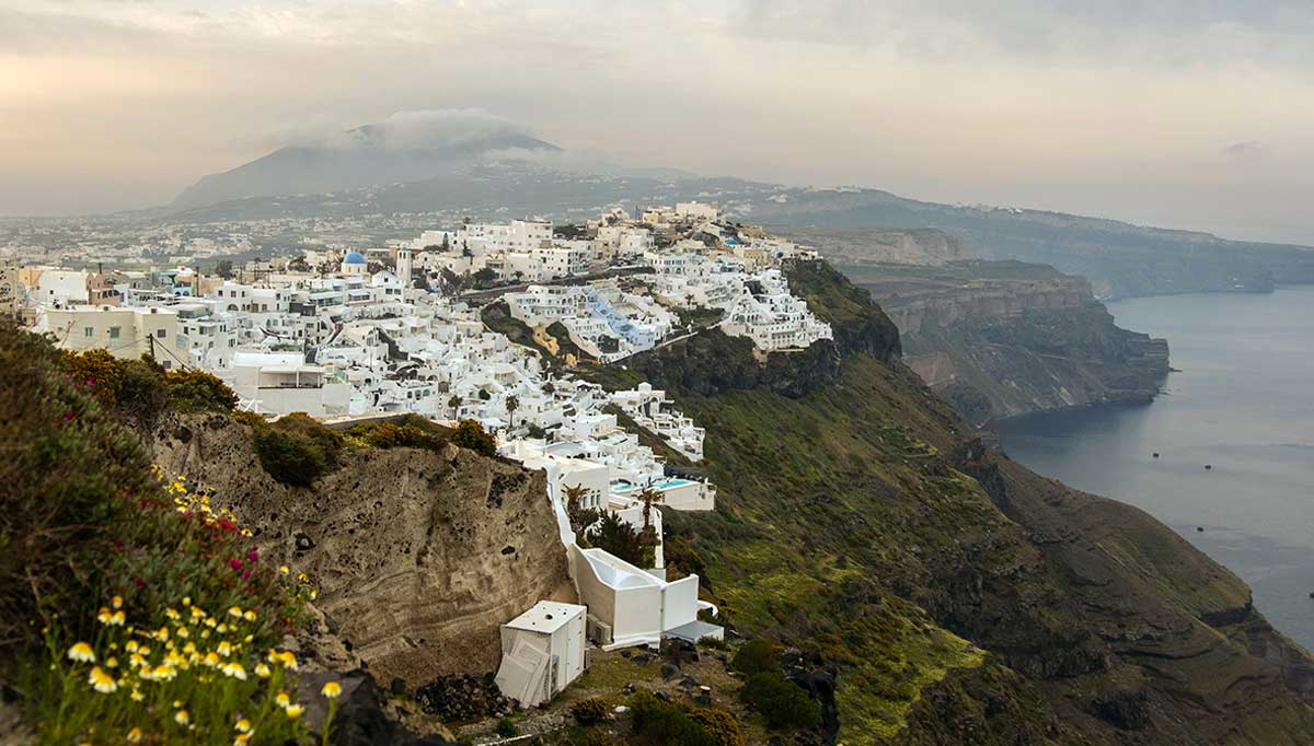 white houses in santorini