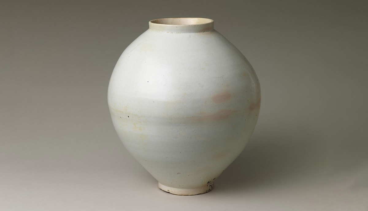 white moon jar joseon dynasty