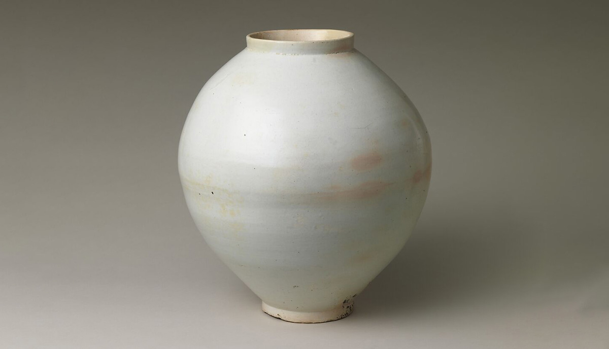 white moon jar joseon dynasty