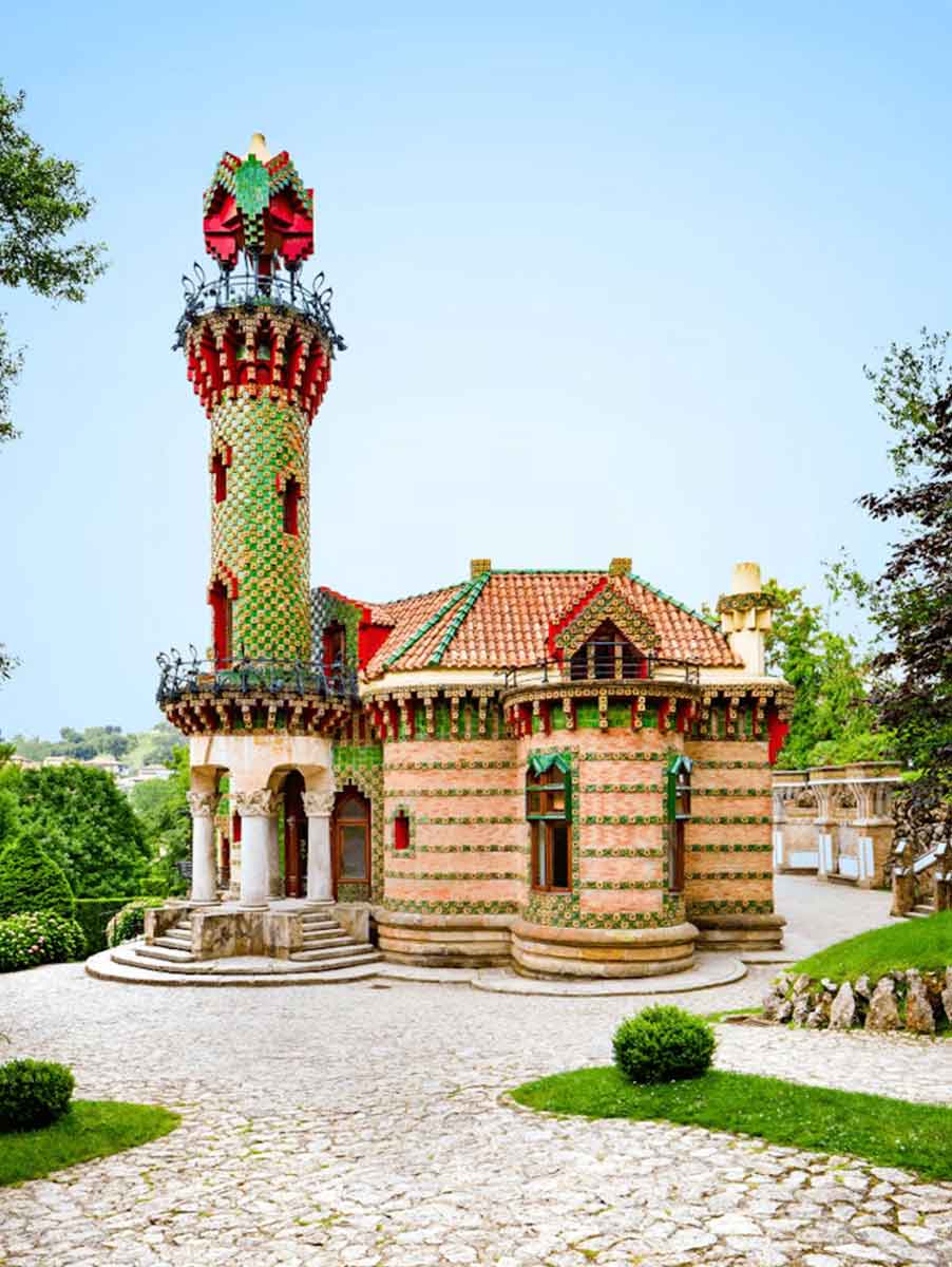 antoni gaudi capricho house