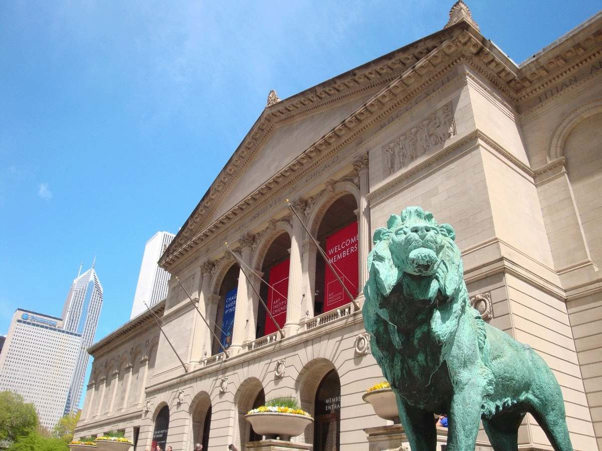 Exterior of the Art Institute of Chicago with bronze lion statues on Michigan Avenue.