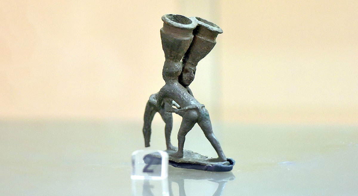 bronze wrestlers khafajah