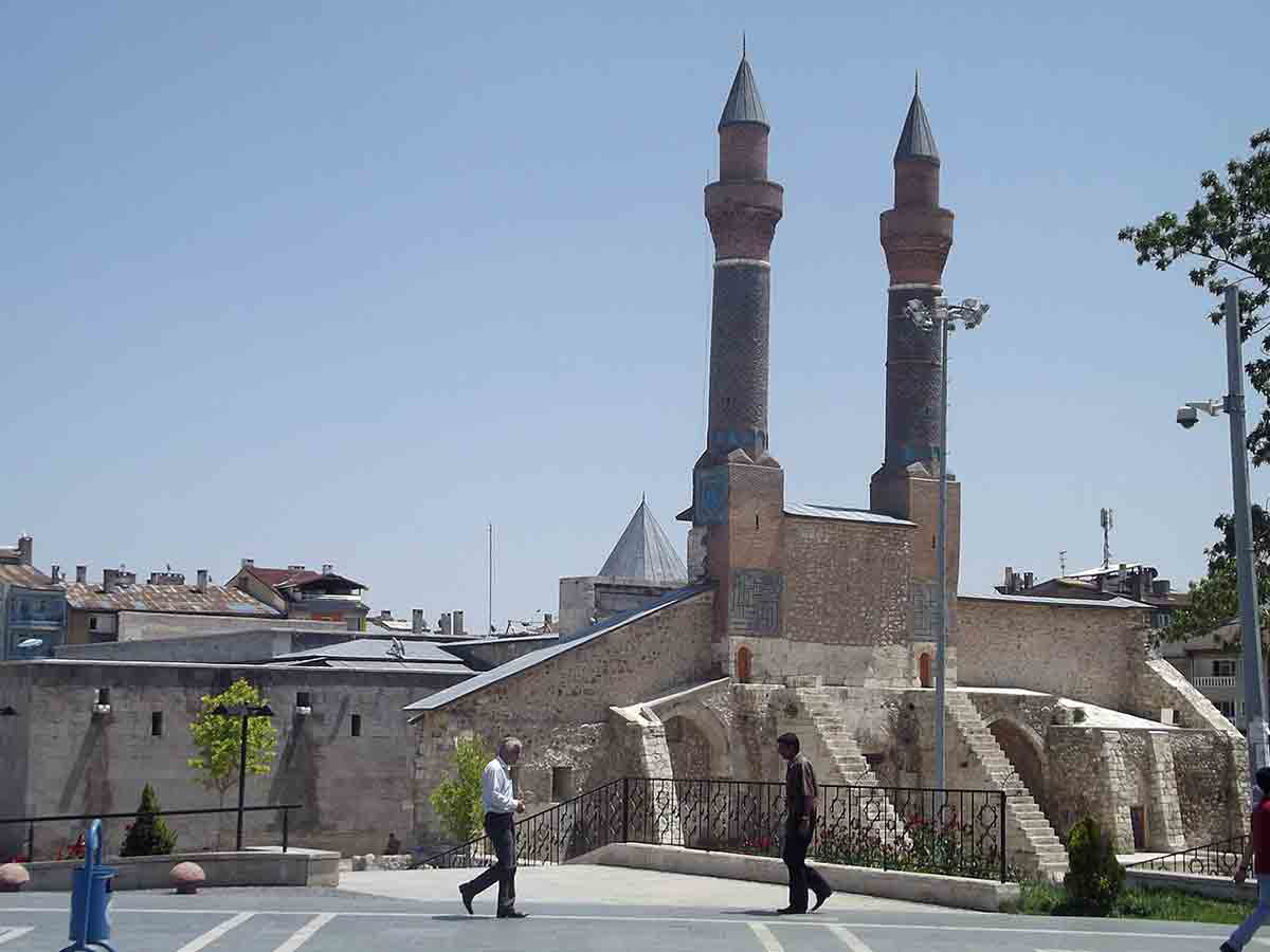 cifte minareli madrasa sivas turkiye