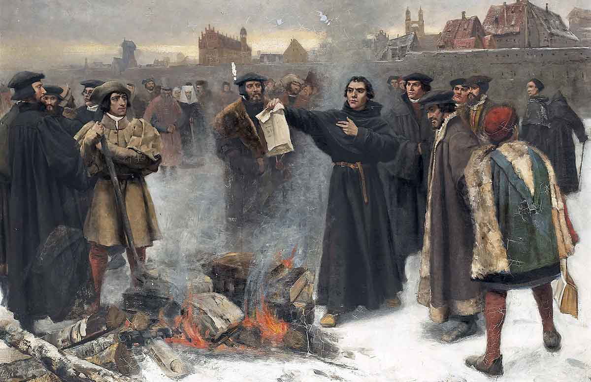 luther burns papal bull protestant reformation