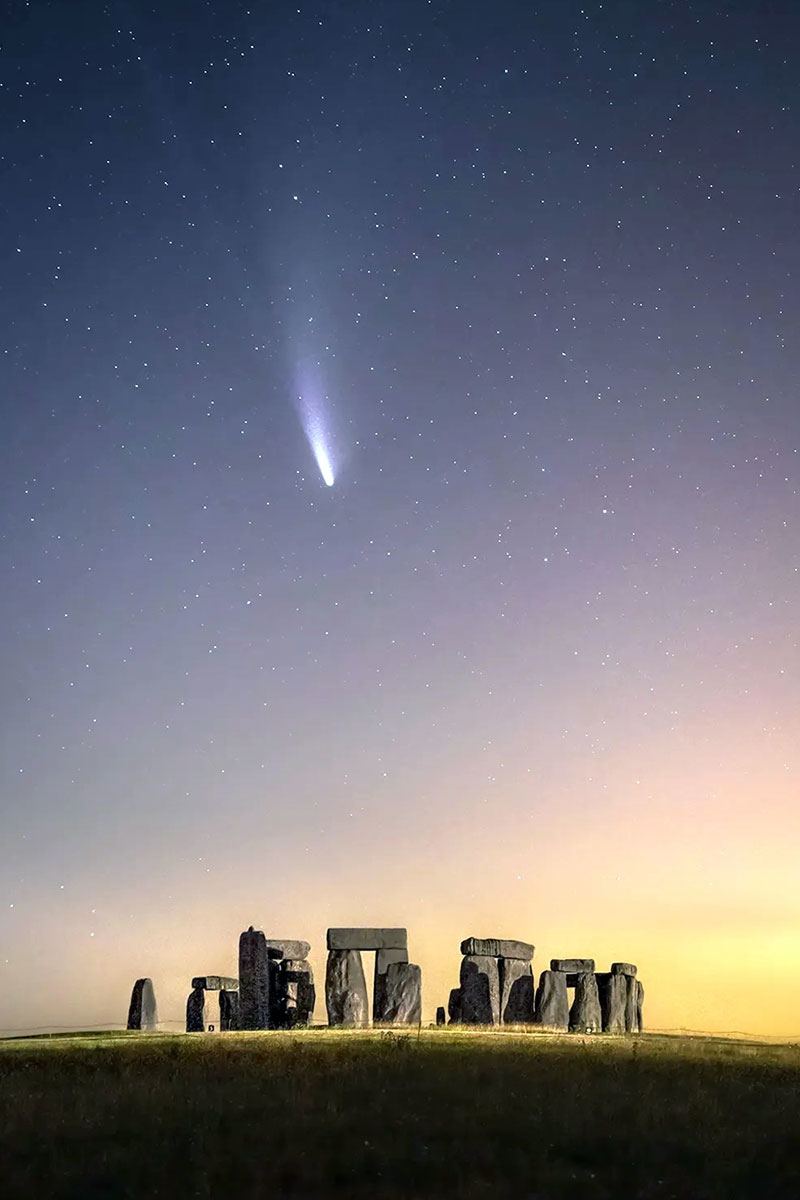 photo of comet and stonehenge