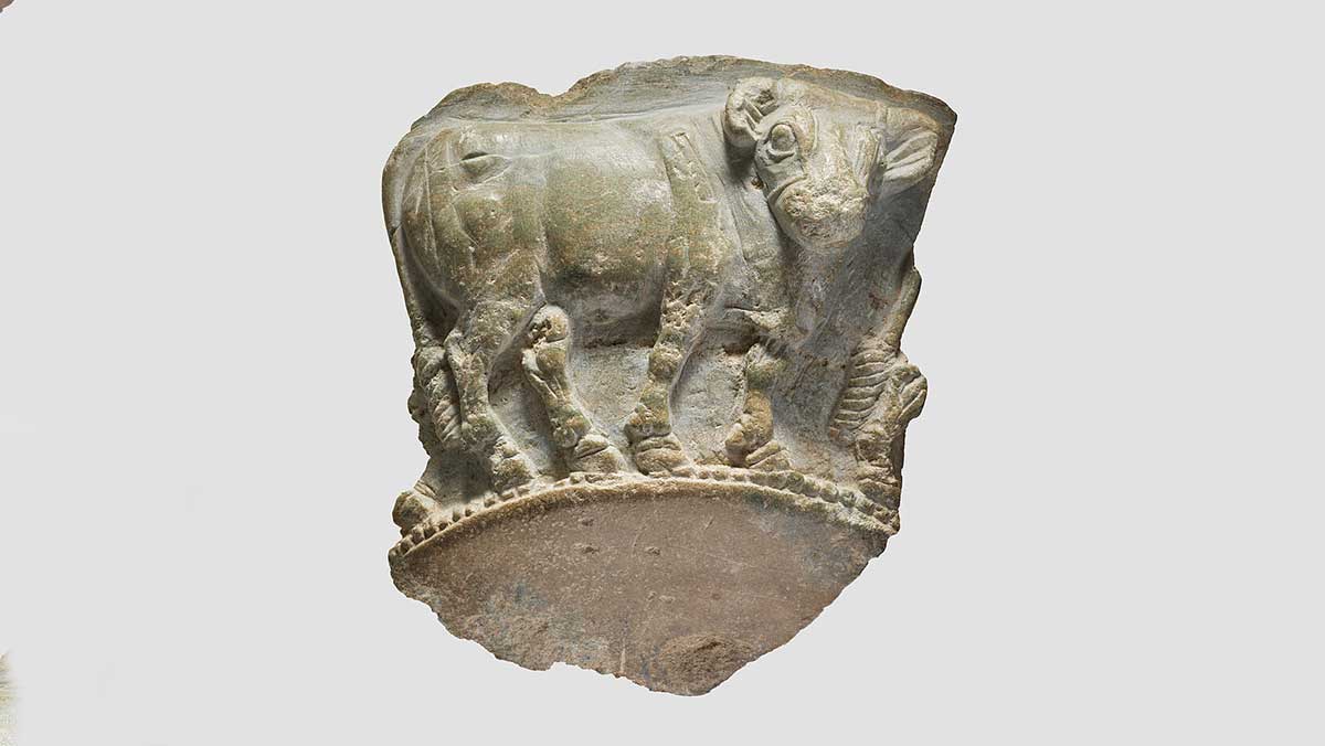 Fragment of a bowl with a frieze of bulls inrelief met