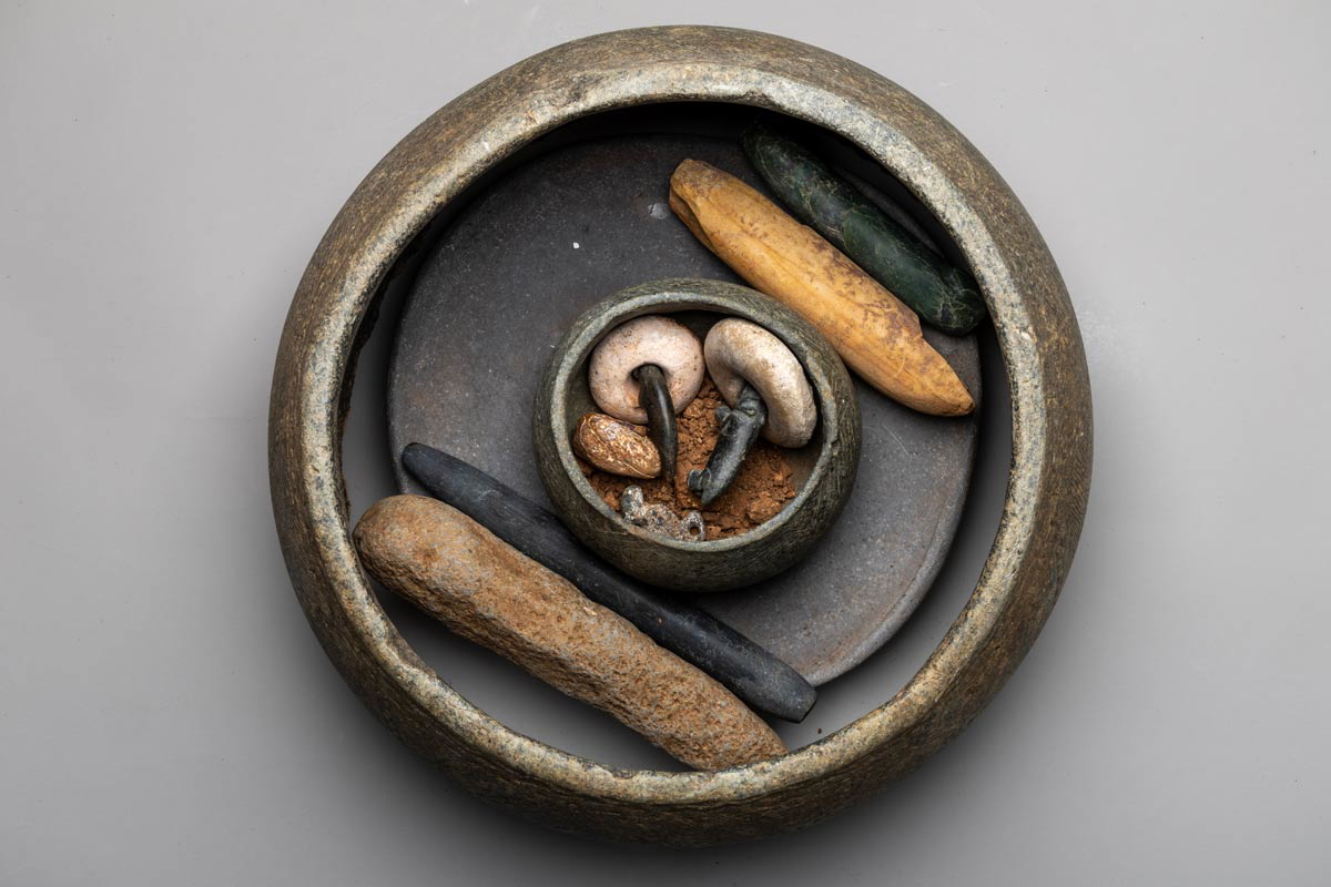 photo of figurines from Karahantepe inside a vessel