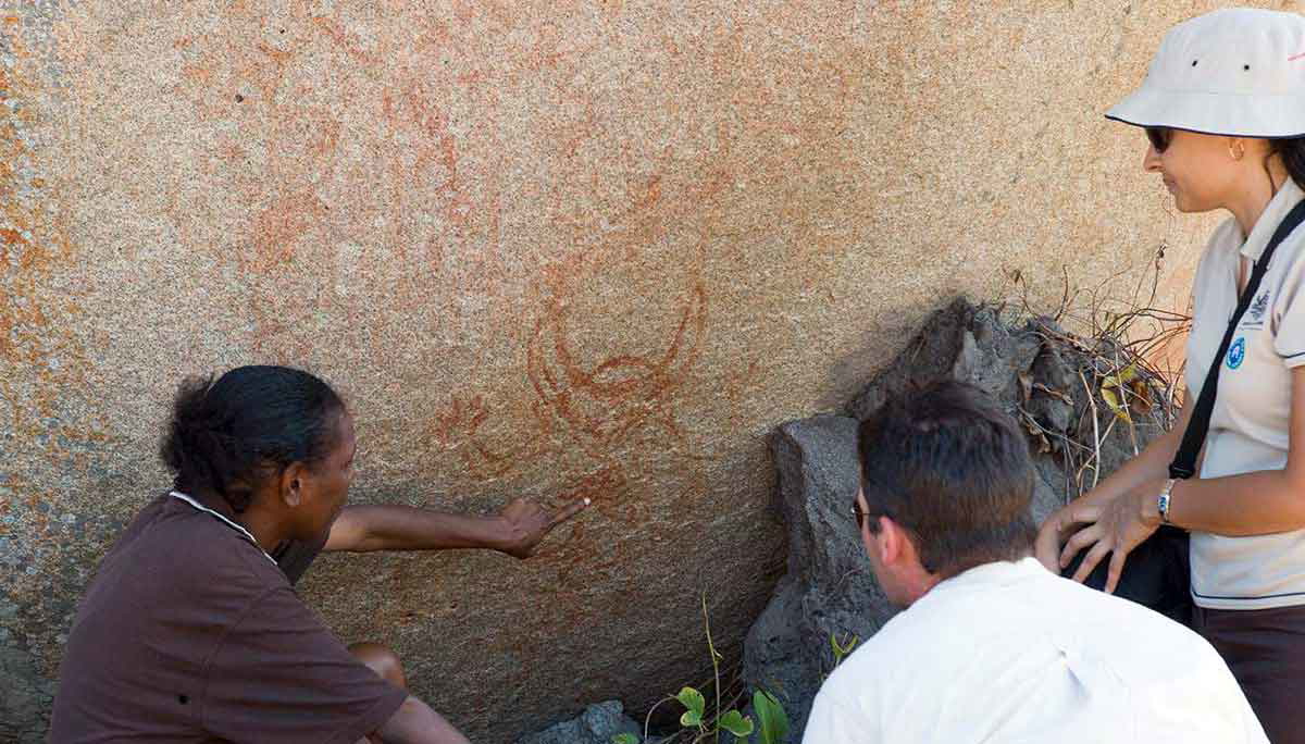 aboriginal woman rock art