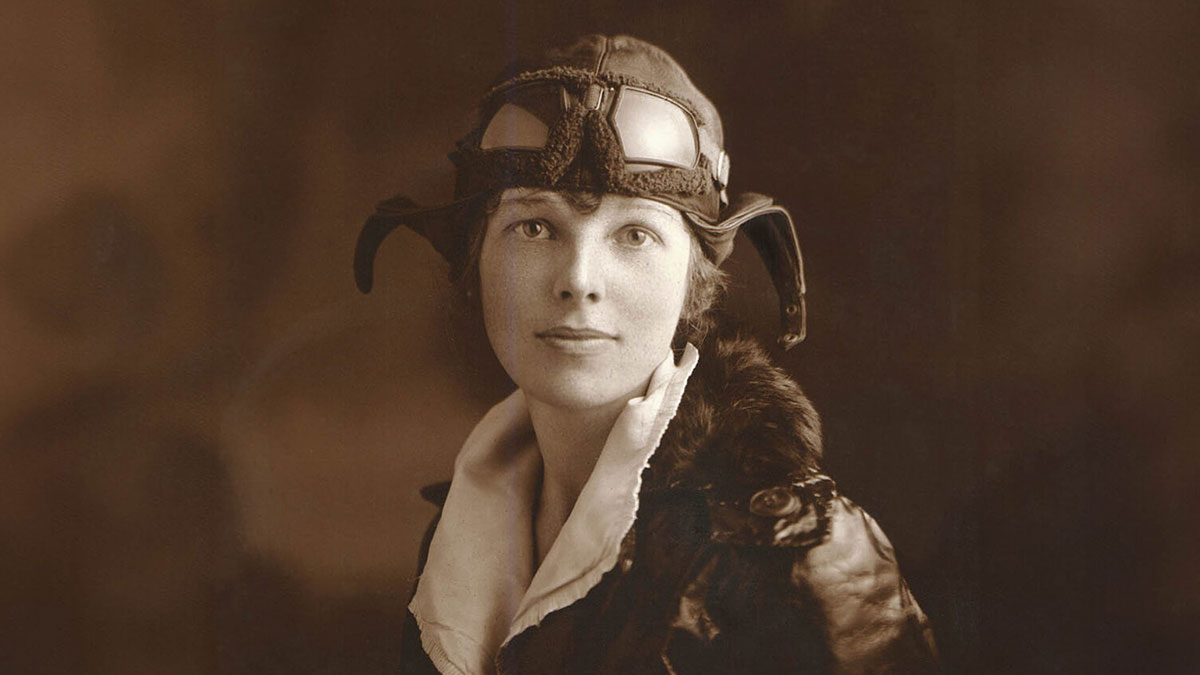 amelia earhart in helmet photo