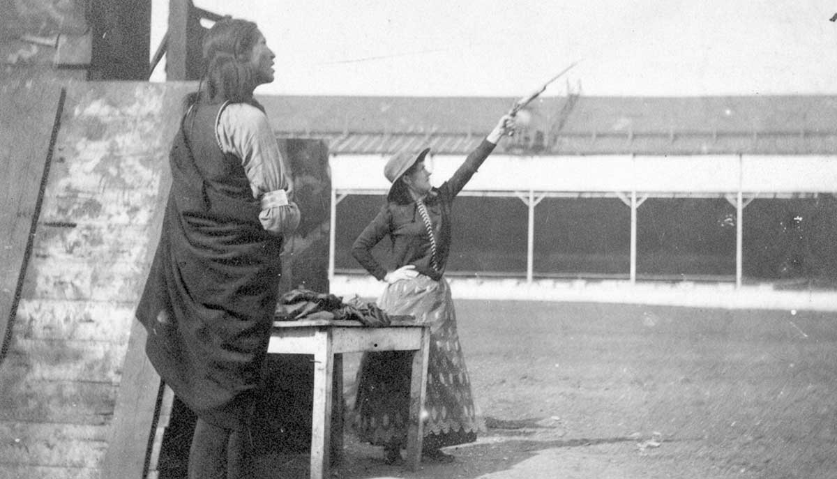 annie oakley shooting in ww show