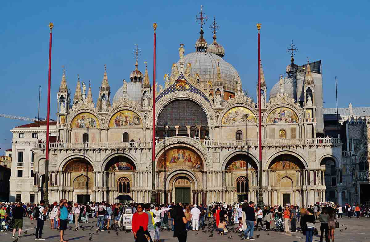 basilica san marco outside