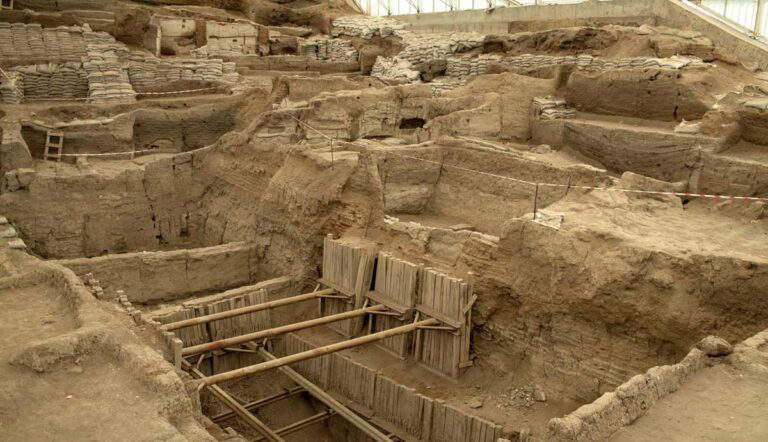 Why Did Çatalhöyük Have No Streets?