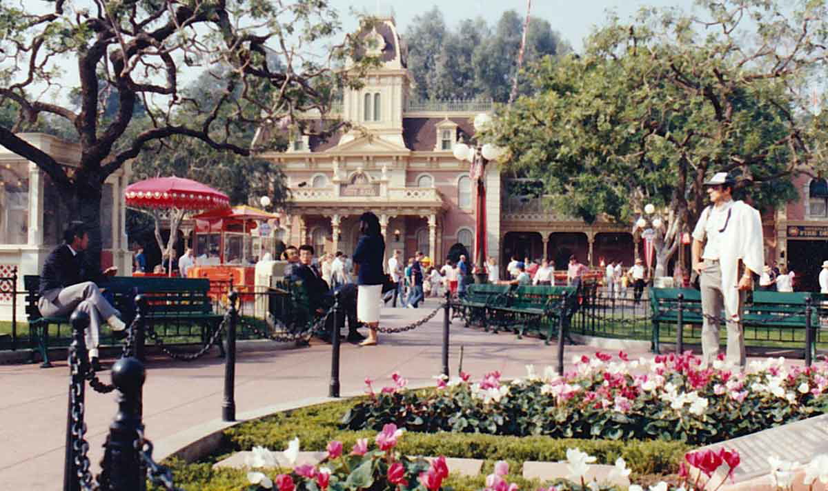disneyland town square