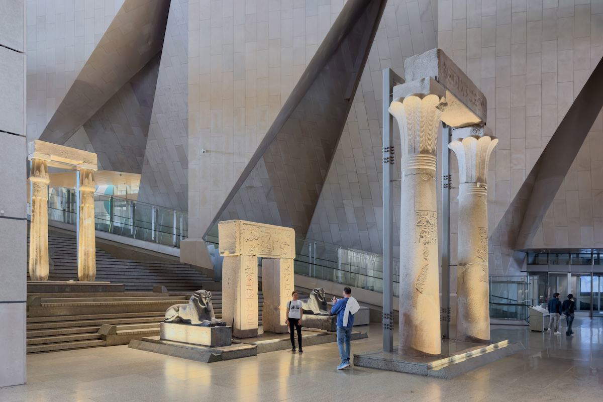 The Grand Staircase at the Grand Egyptian Museum features monumental statues that line the ascent, guiding visitors through Egypt’s history in a single, continuous route
