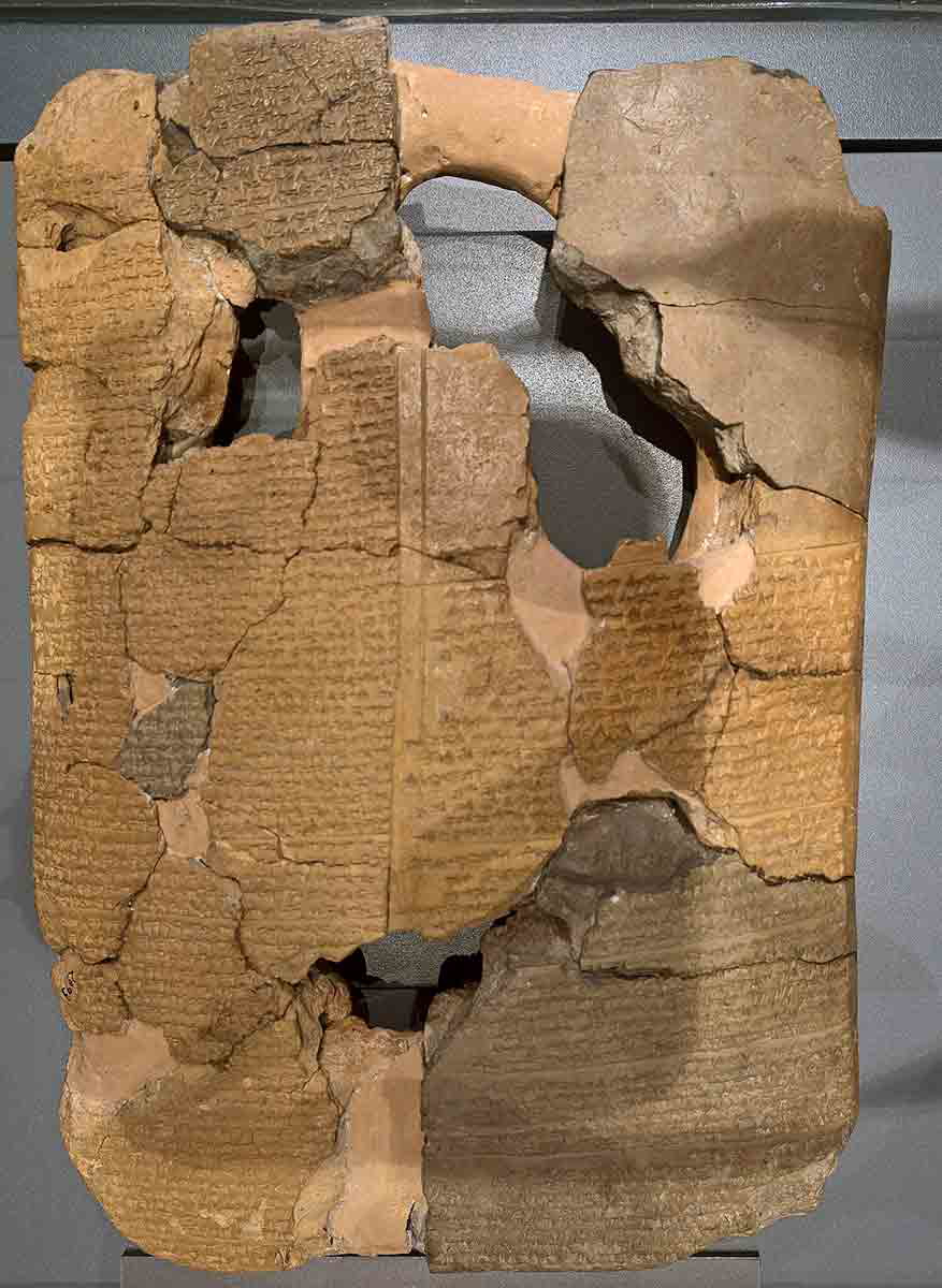 hittite document tablet treaty alaksandu wilusa 1250 bce wikimedia commons dosseman cc by 4.0