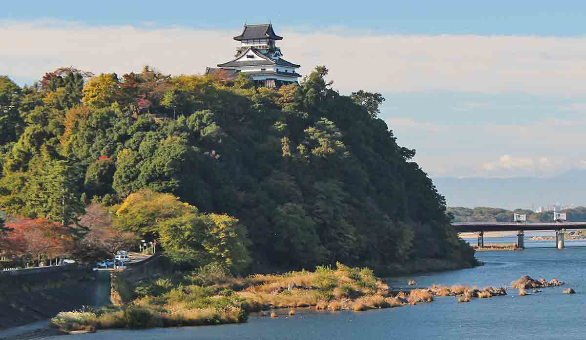 inuyama castle japan