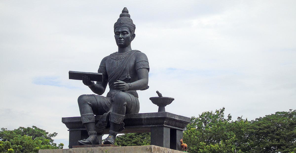 king ramkhamkhaeng statue sukhothai