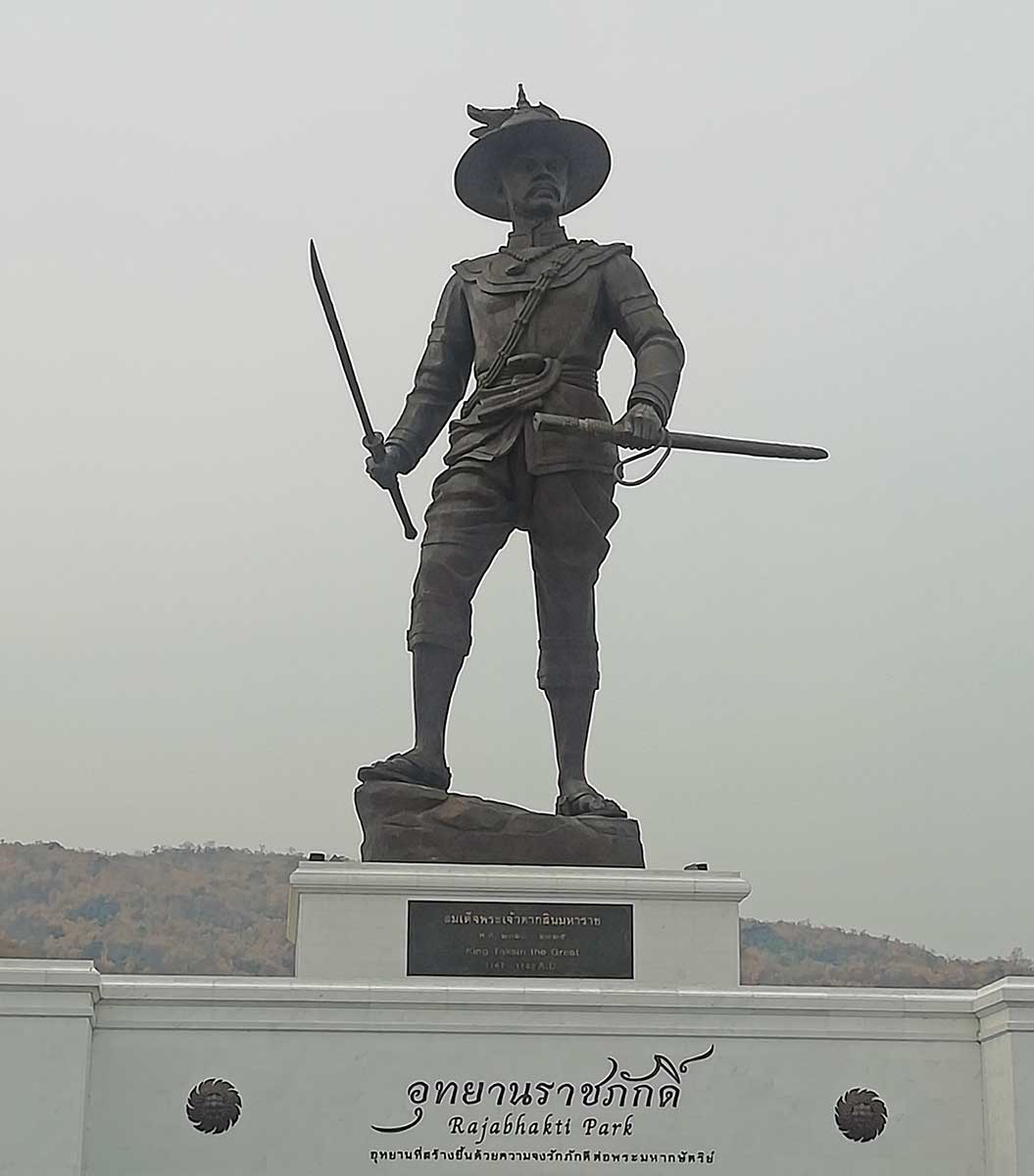 king taksin statue