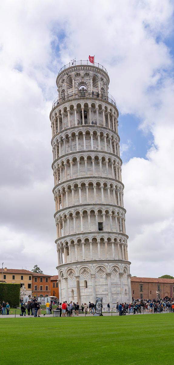 leaning toawer of pisa