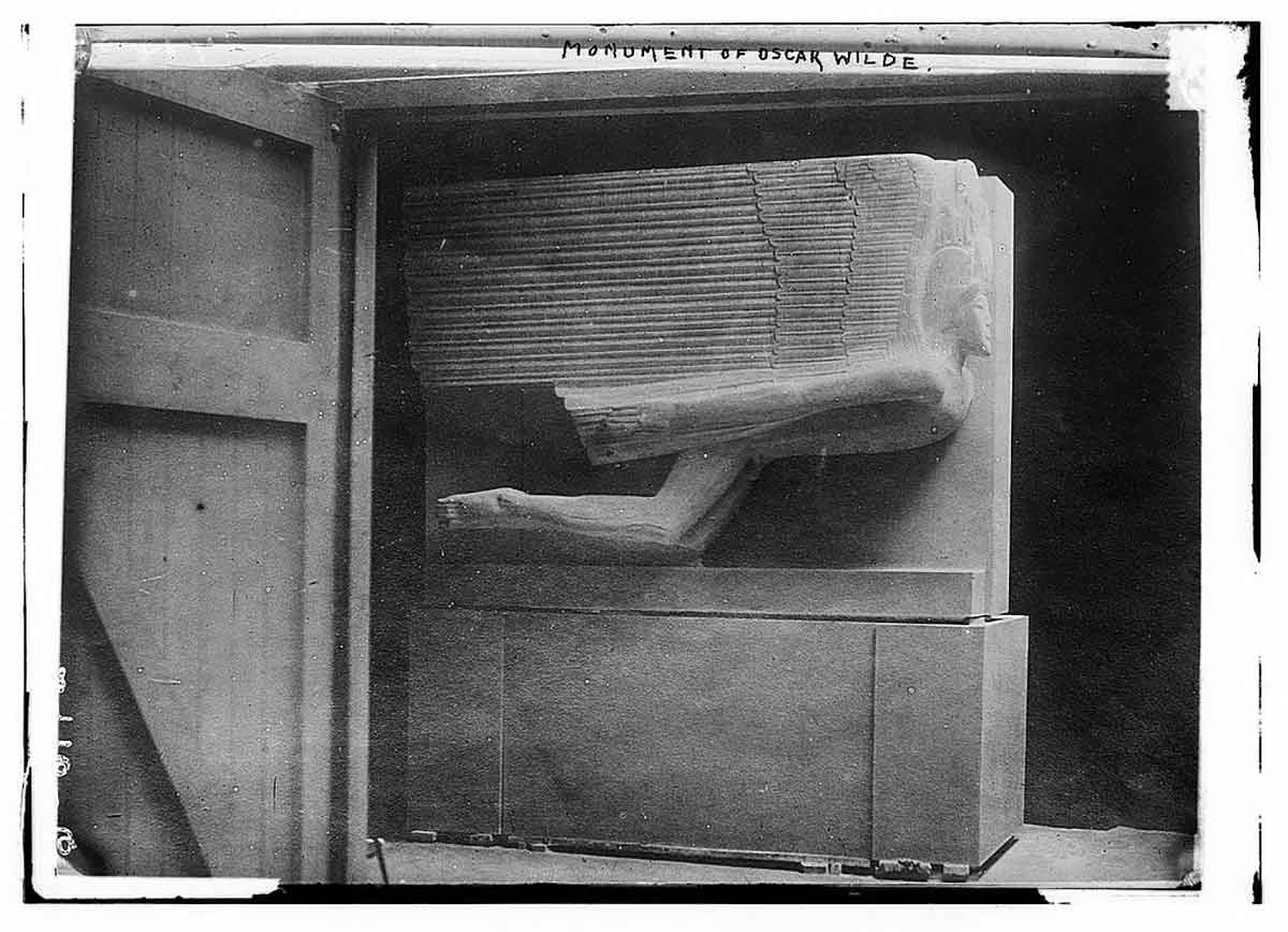 monument of oscar wilde
