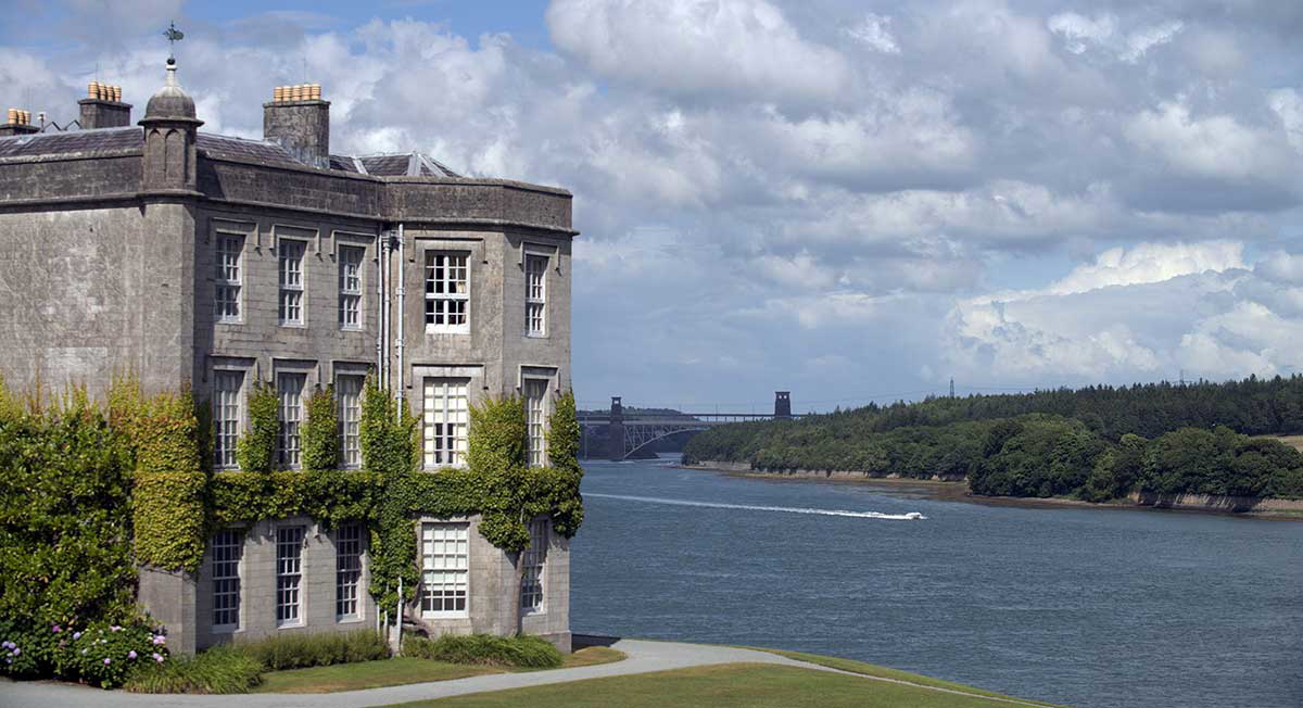 plas newydd