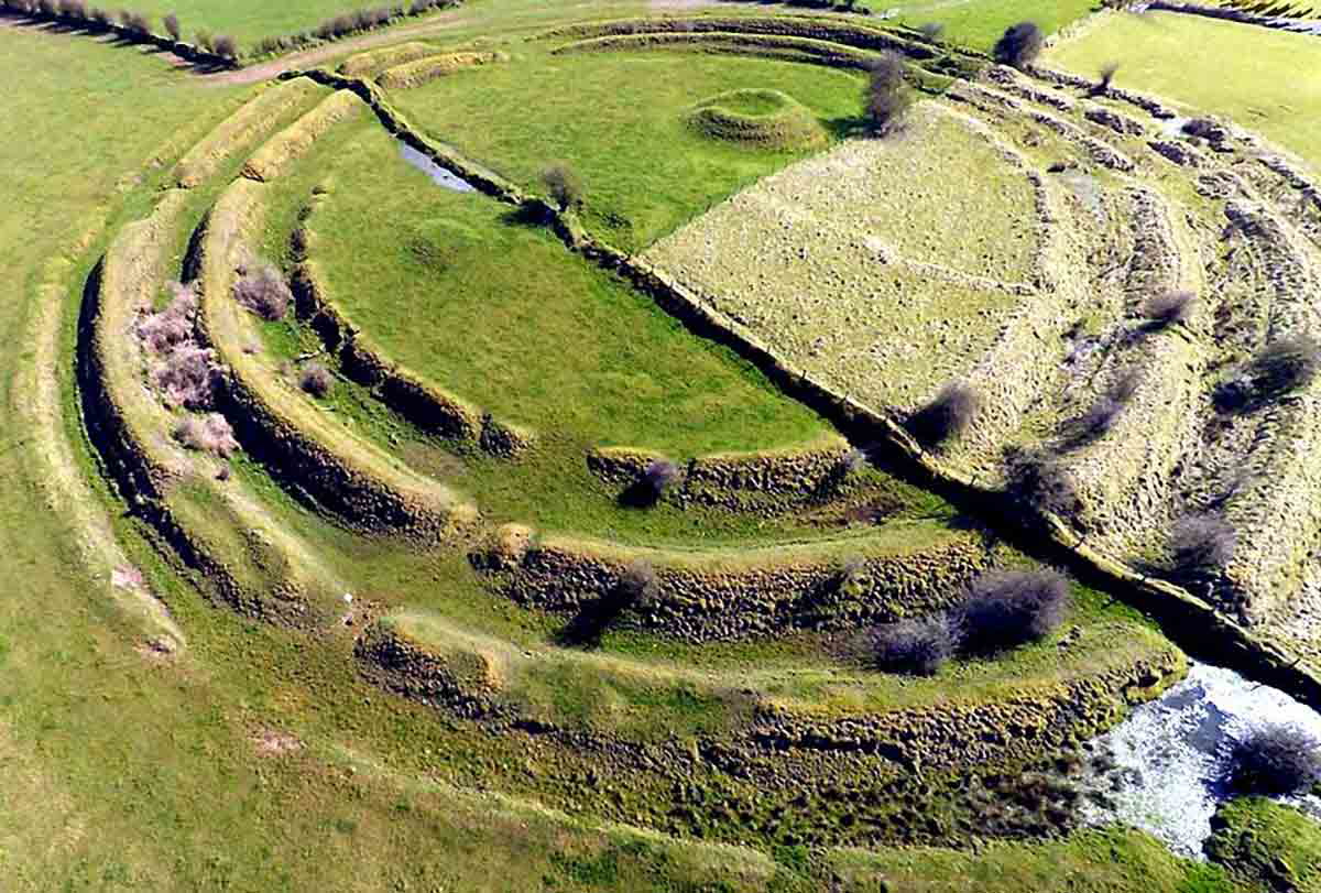 rath ringfort irish kings