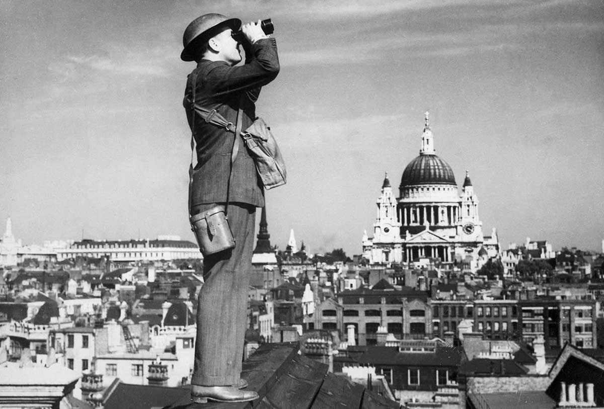 soldier spotting planes wwii