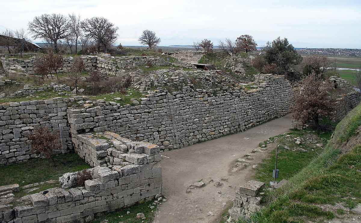 troy bronze age walls