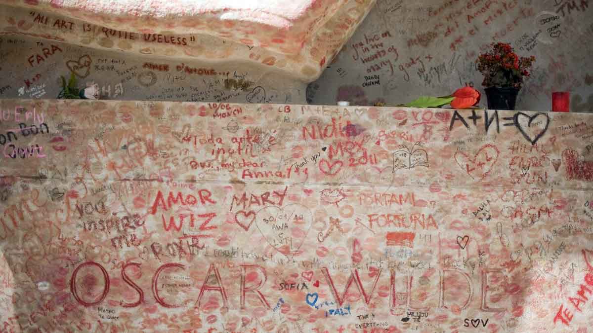 wilde tomb graffiti