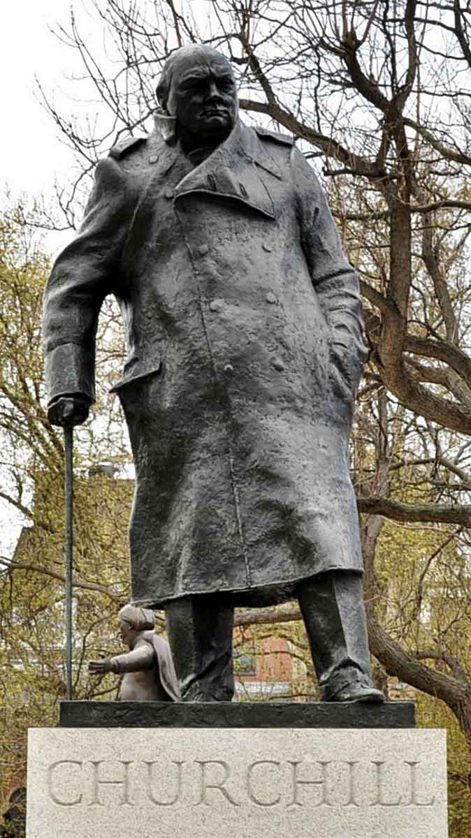 winston churchill statue closeup