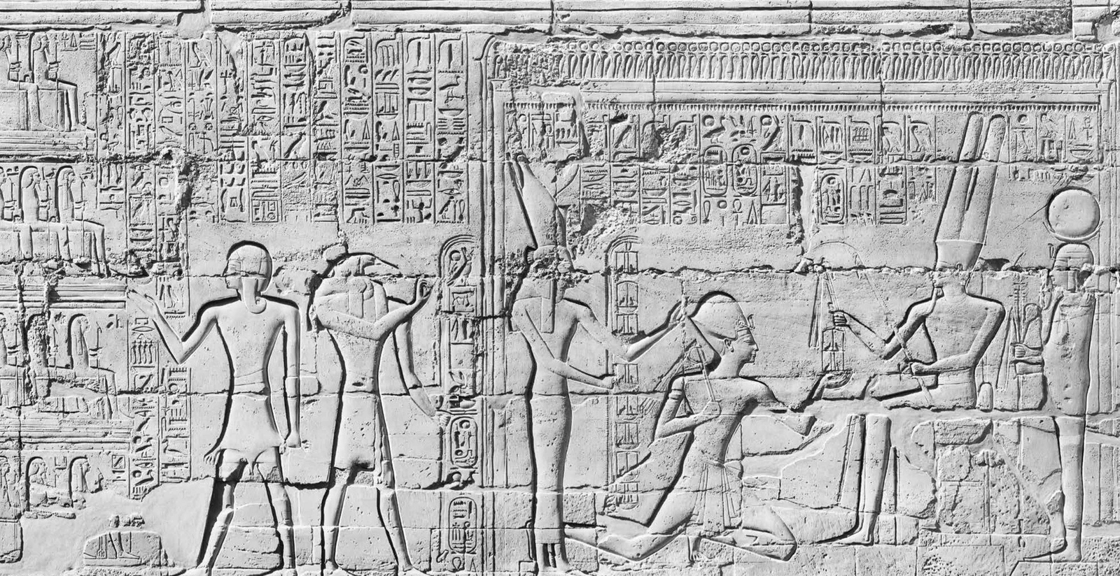 Ramesses II kneeling before Amun-Ra recceiving the symbol of the Sed Festival, Ramesseum. Source: Epigraphic Society