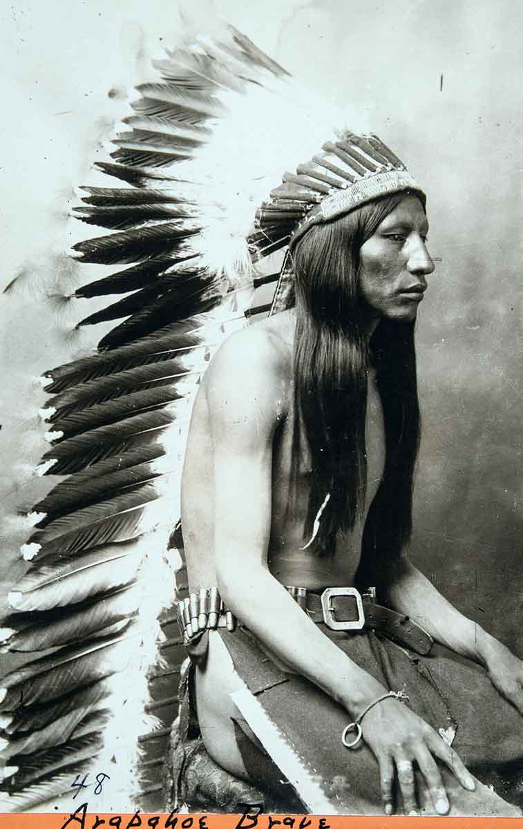 arapaho warrior bonnet