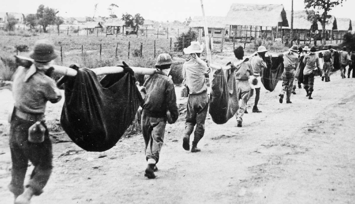 US forces carry injured soldiers in makeshift stretchers