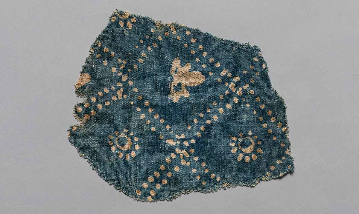 fragment Indian cotton cloth 12th century