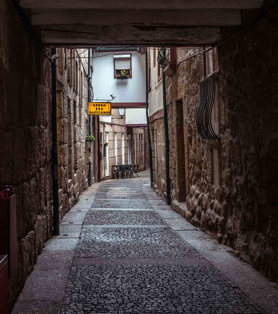 guimaraes alleyway portugal