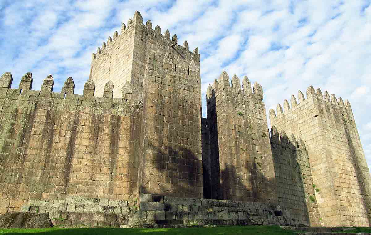 guimaraes castle portugal