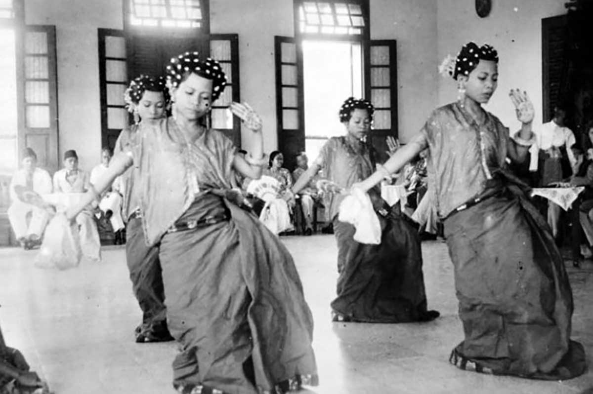 indonesian dancers