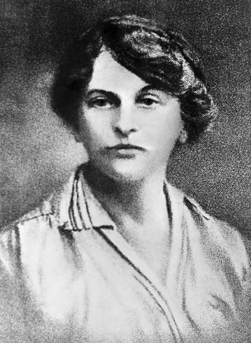 inessa armand portrait