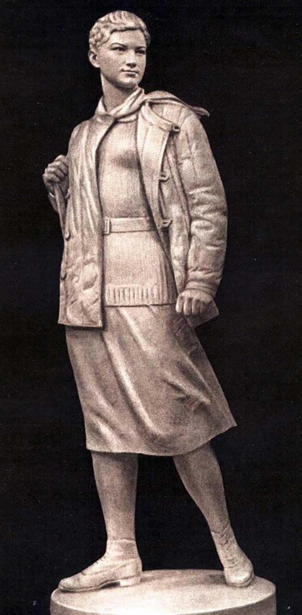 manizer monument to zoya kosmodemyanskaya photo