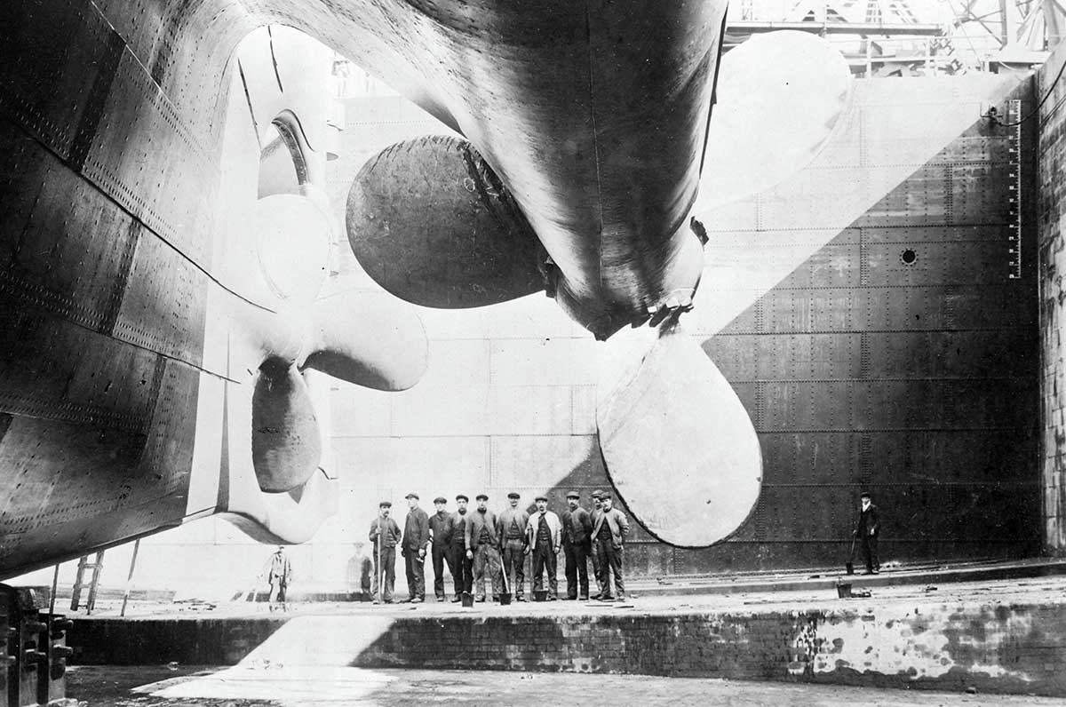 men front of titanic
