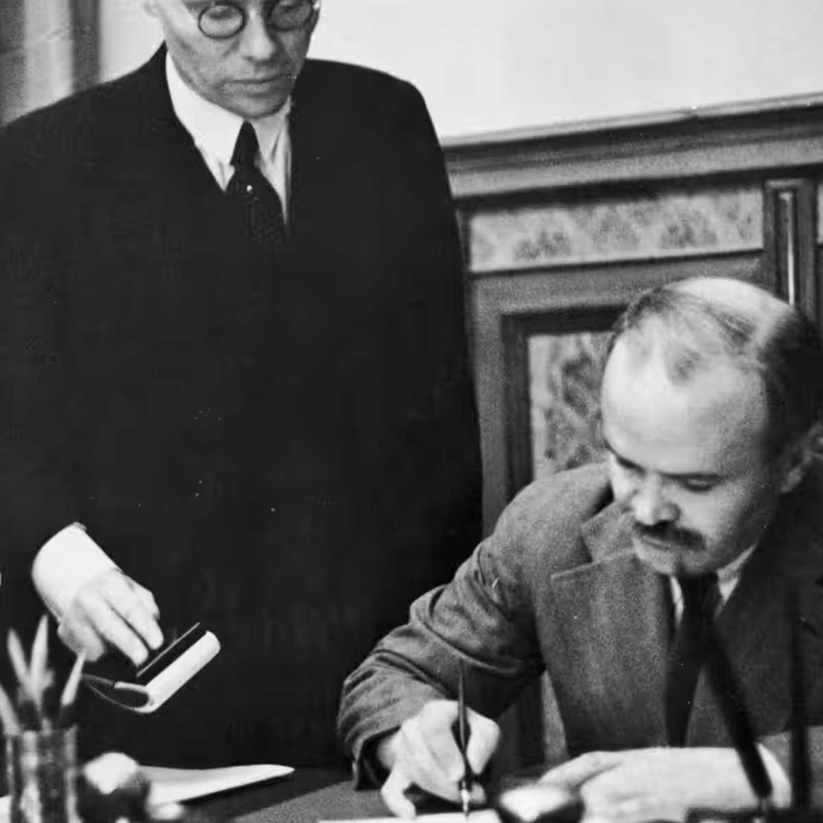 molotov ribbentrop pact