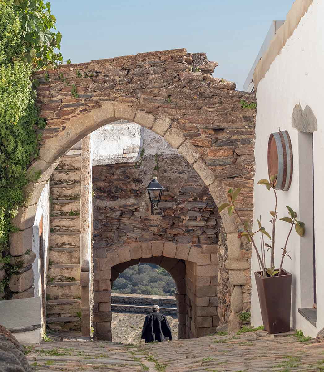 monsaraz medieval street