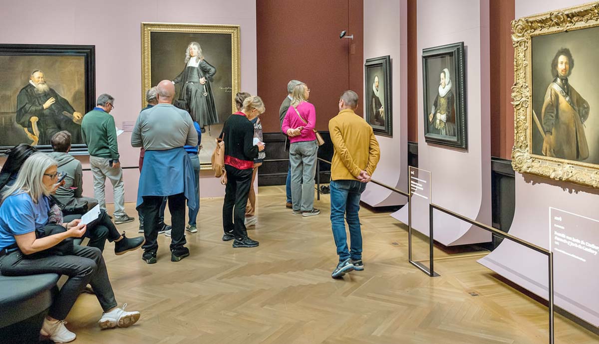 rembrandt museum with many paintings